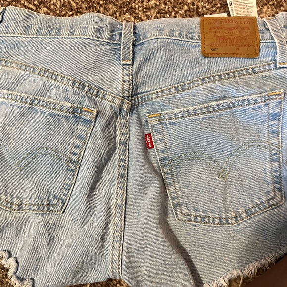 LEVIS SHORTS. - Picture 4 of 4